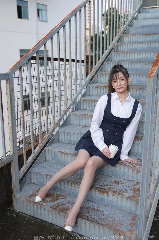 [IESS异思趣向] 2022.12.13 丝享家 1297 秋秋《楼梯偶遇婉萍》 1
